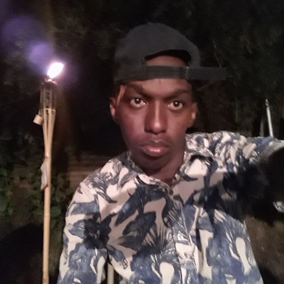 Meet your Posher, Colin - Picture 1 of 1